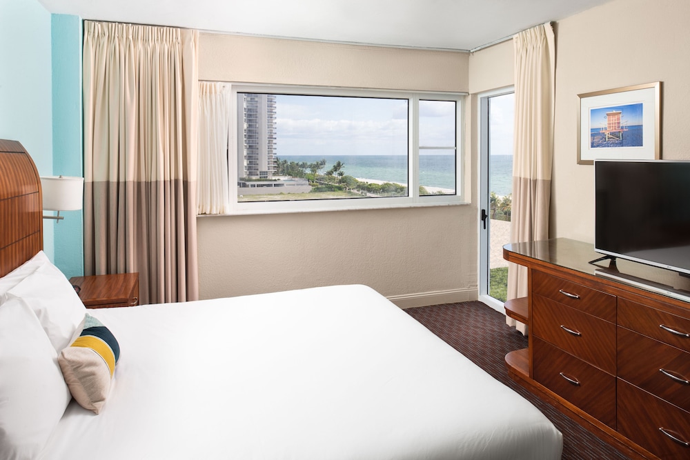 Sherry Frontenac Oceanfront Hotel 14/49