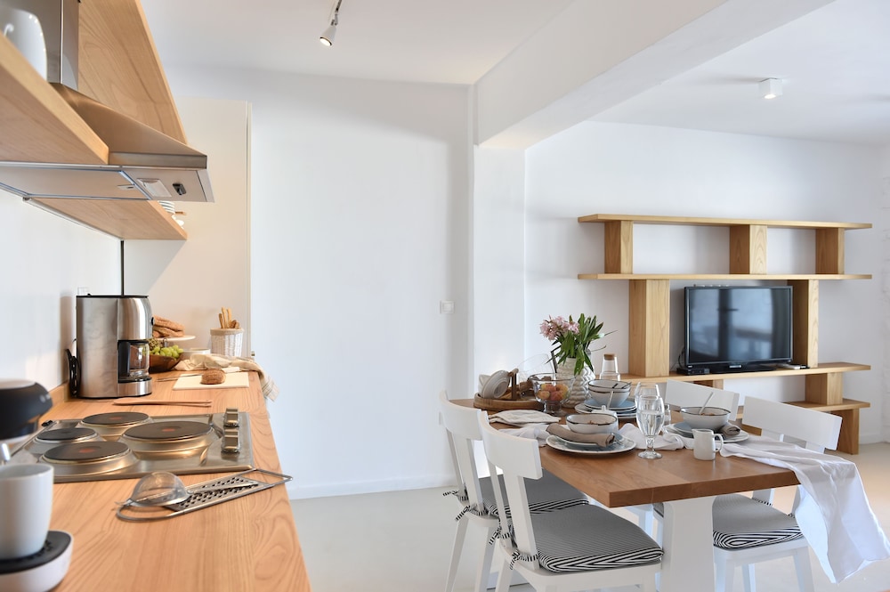 AMBASSADOR LUXURY VILLAS 36/50