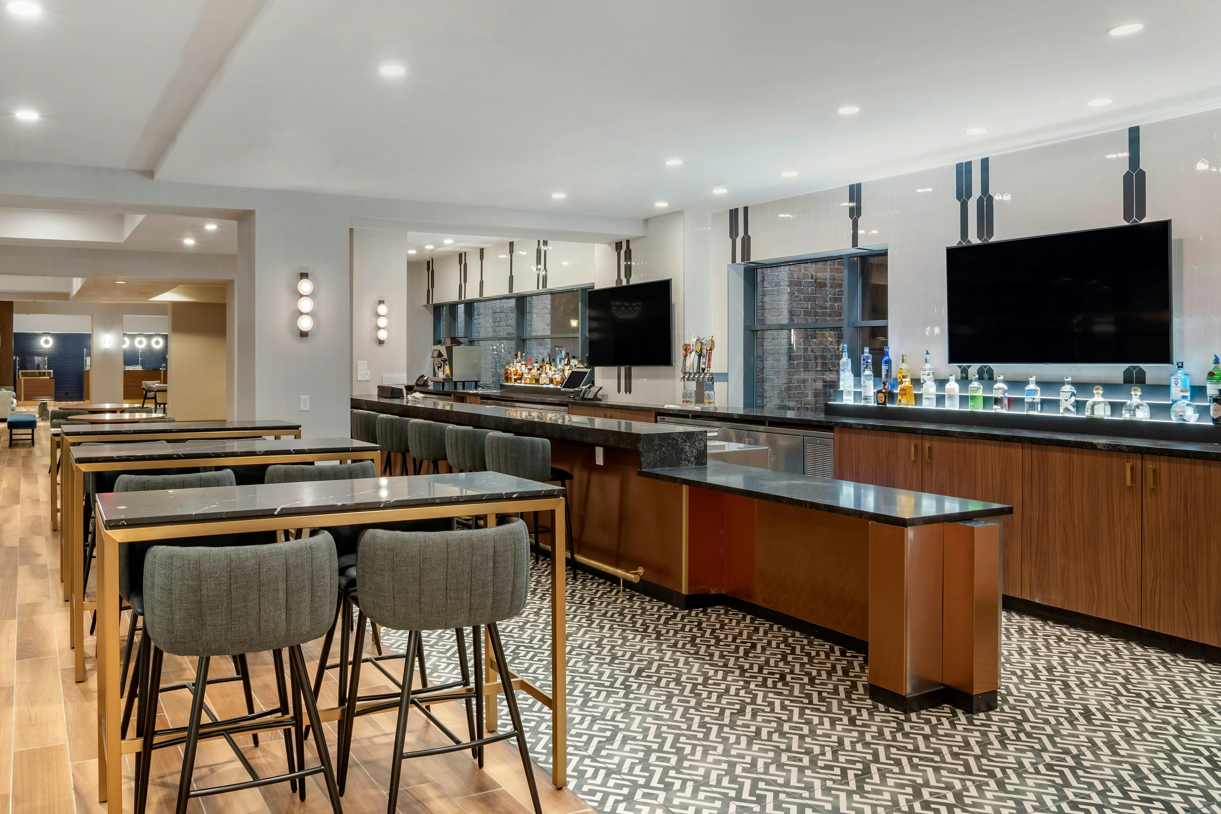 Sheraton Suites Old Town Alexandria 18/25