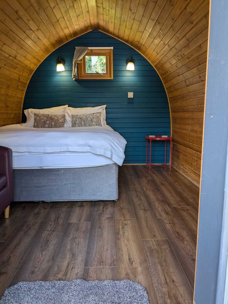 The Little Hide - Grown Up Glamping 15/50