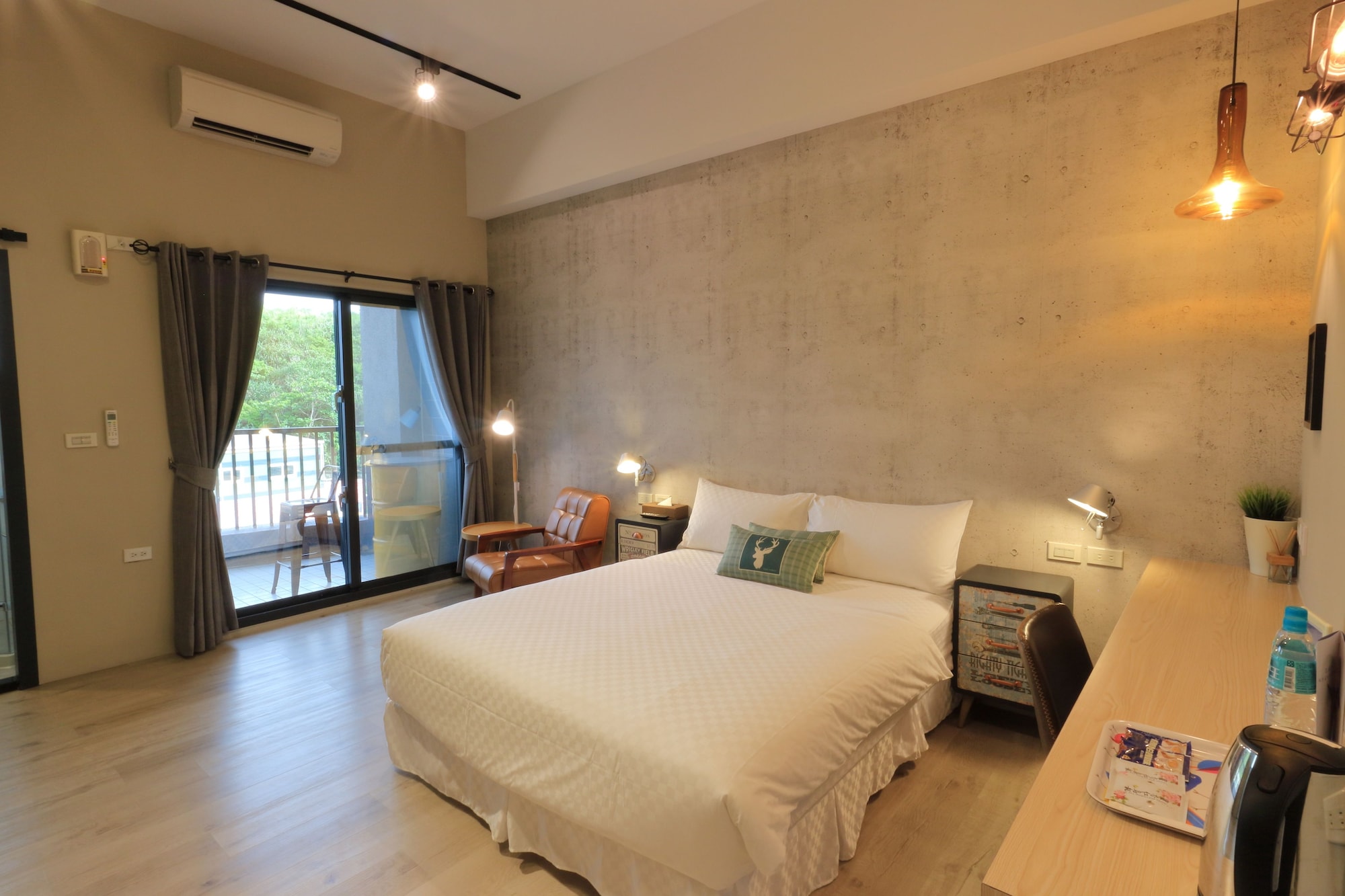 Classic, Double Bed, Hill View