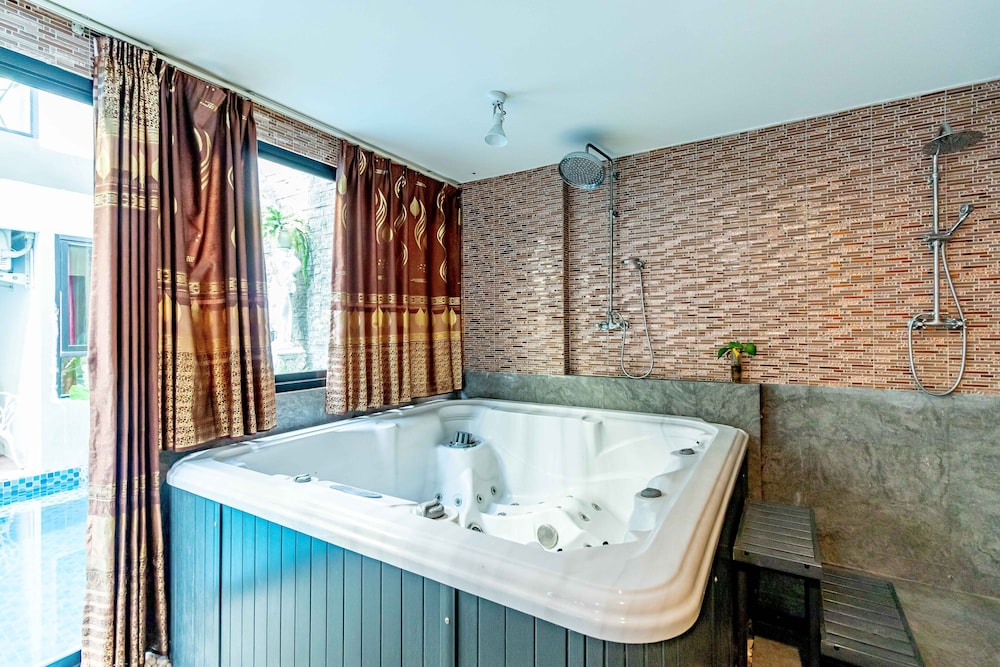 The Pool Resort 26/50
