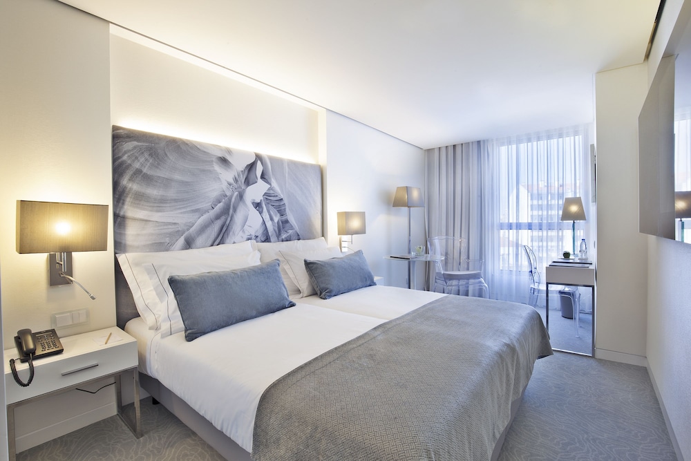 SUPERIOR, DOUBLE OR TWIN BED