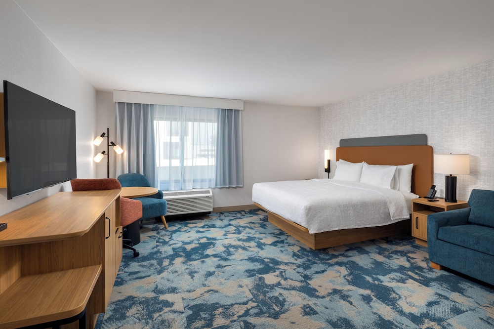 STUDIO, SUITE, KING BED, POOL VIEW