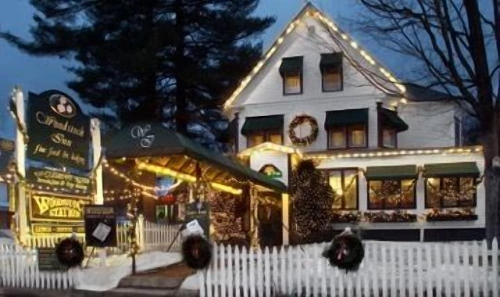 WoodStock Inn 4/43