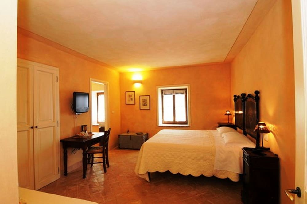La Tavola Dei Cavalieri & Il Borgo 17/60