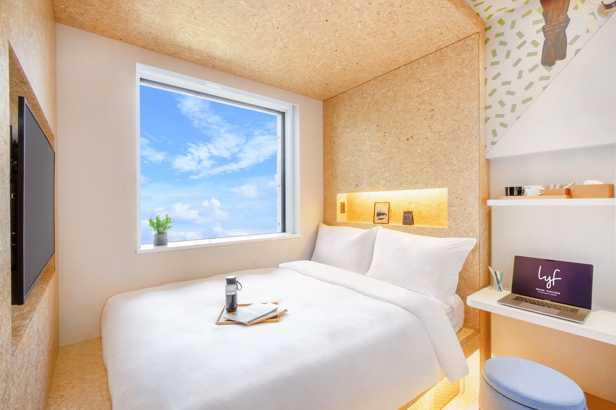 ONE OF A KIND, STUDIO, DOUBLE BED