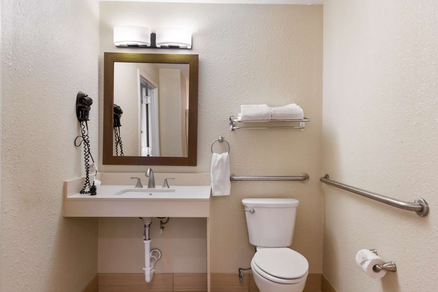 Comfort Inn South Oceanfront Nags Head, NC 34/34