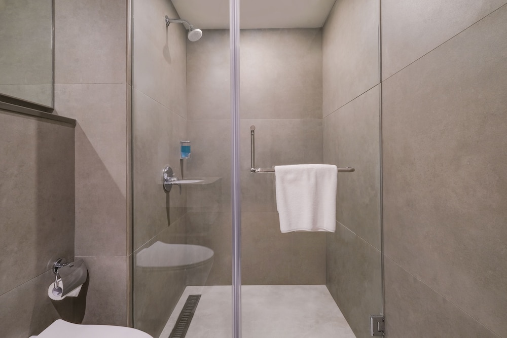 7 Apple Hotel Mahape 24/25