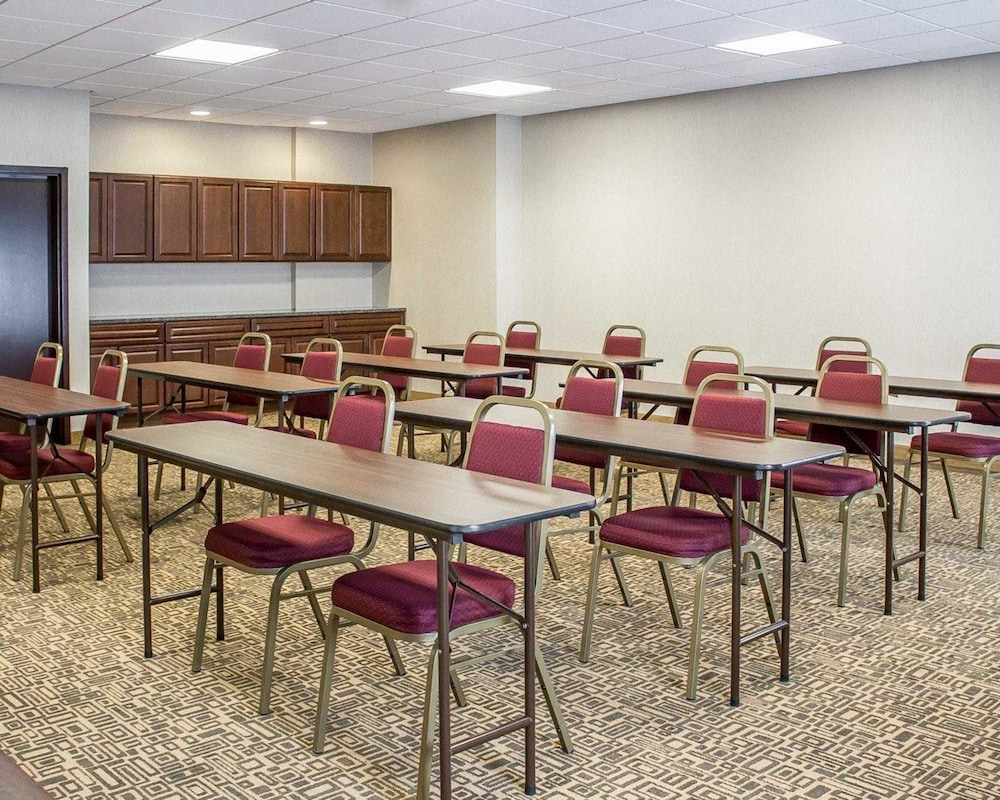 Comfort Suites Perrysburg - Toledo South 38/49