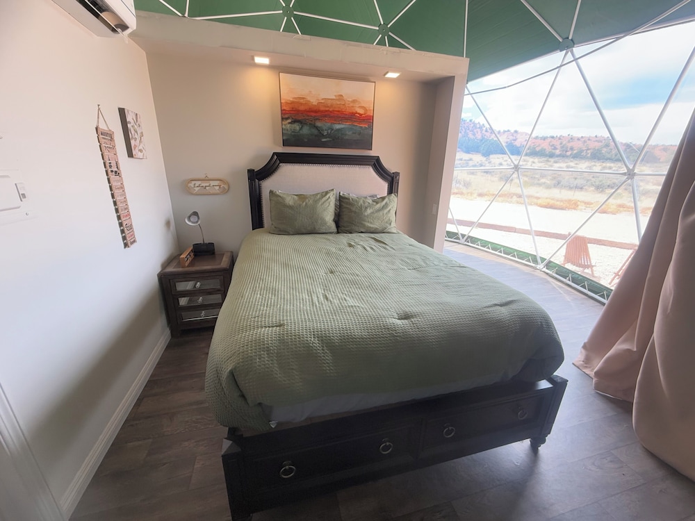 Luxury, Queen Bed, Sofa, Dome 8