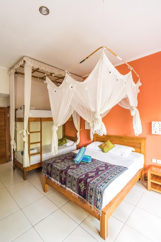 Arjuna Homestay 24/67