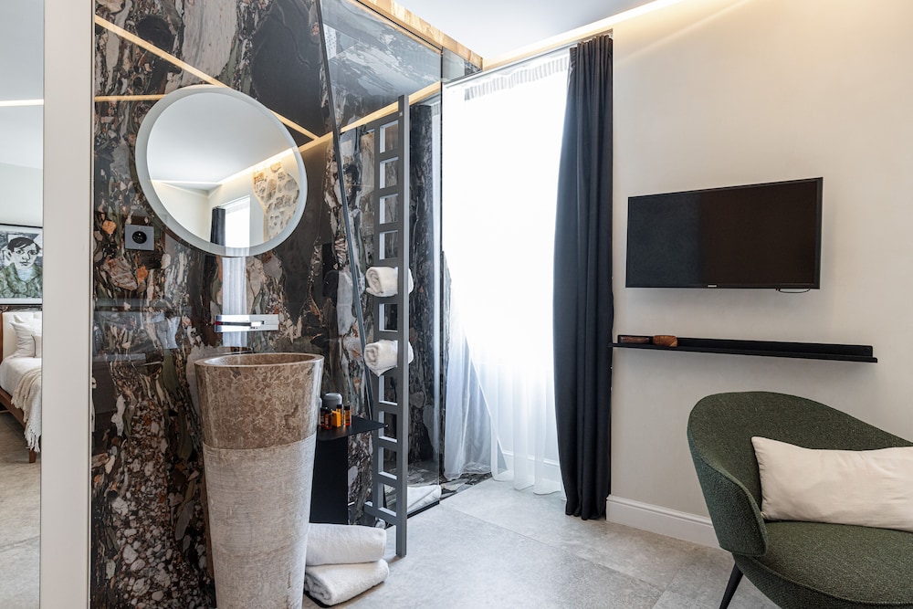 Le Dortoir Multi Storey Luxury Suites 37/50