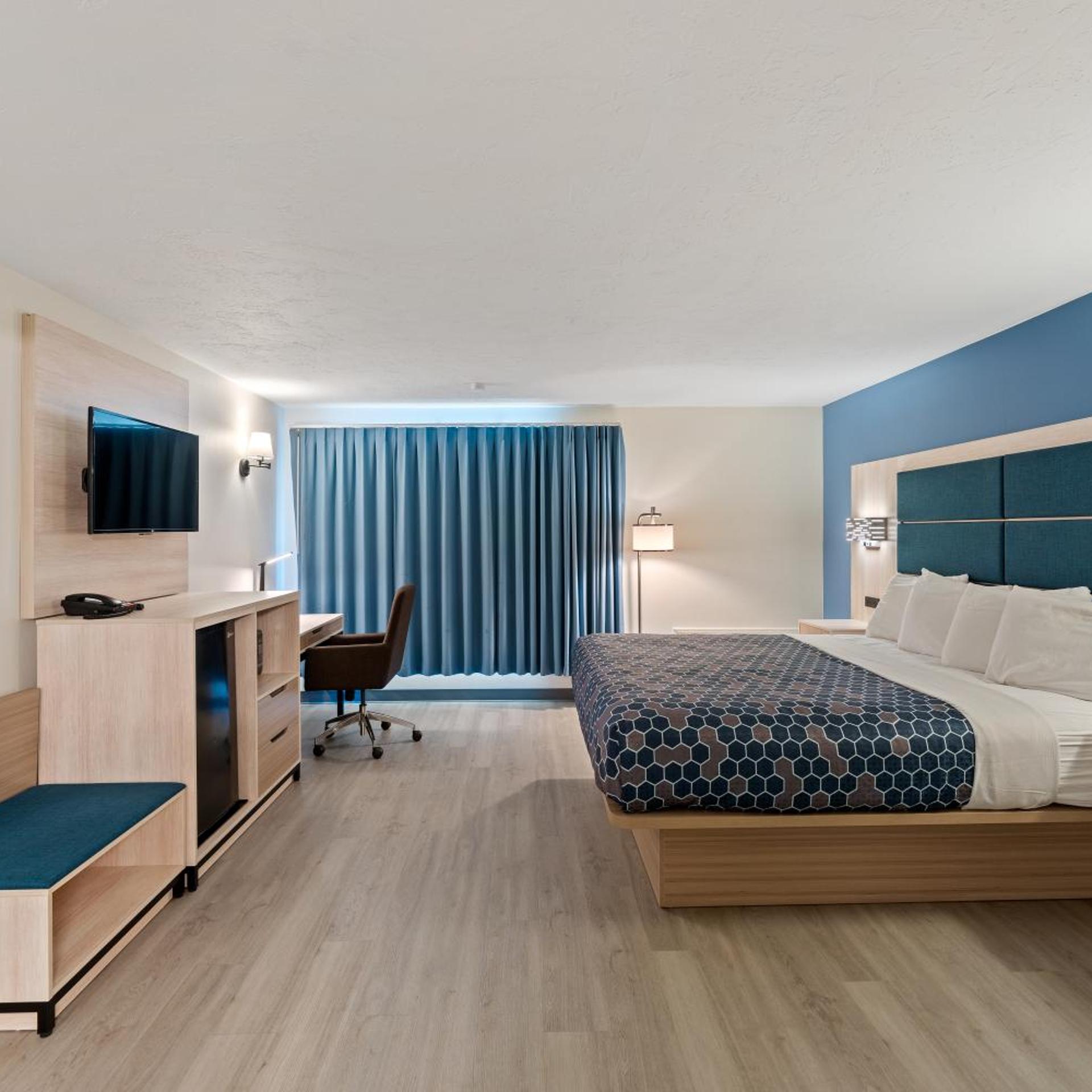 Ocean, King Bed, No Balcony