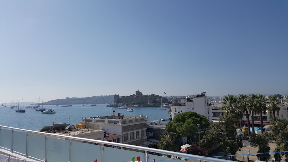 Artemis Hotel 33/69