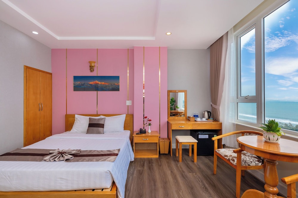 Ngoc Hanh Beach Hotel 30/75