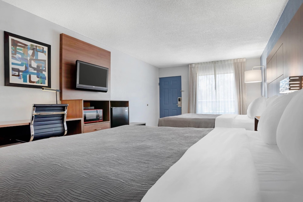 Quality Inn & Suites near Lake Eufaula 12/41