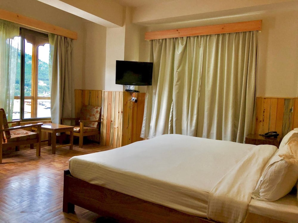 Khamsum Inn 13/47