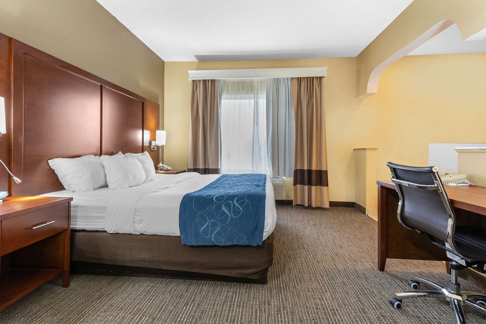 Comfort Suites Findlay I-75 near Sports Complex 10/31
