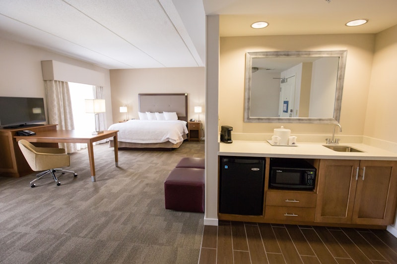 Hampton Inn Suites Pittsburgh Harmarville 50/50