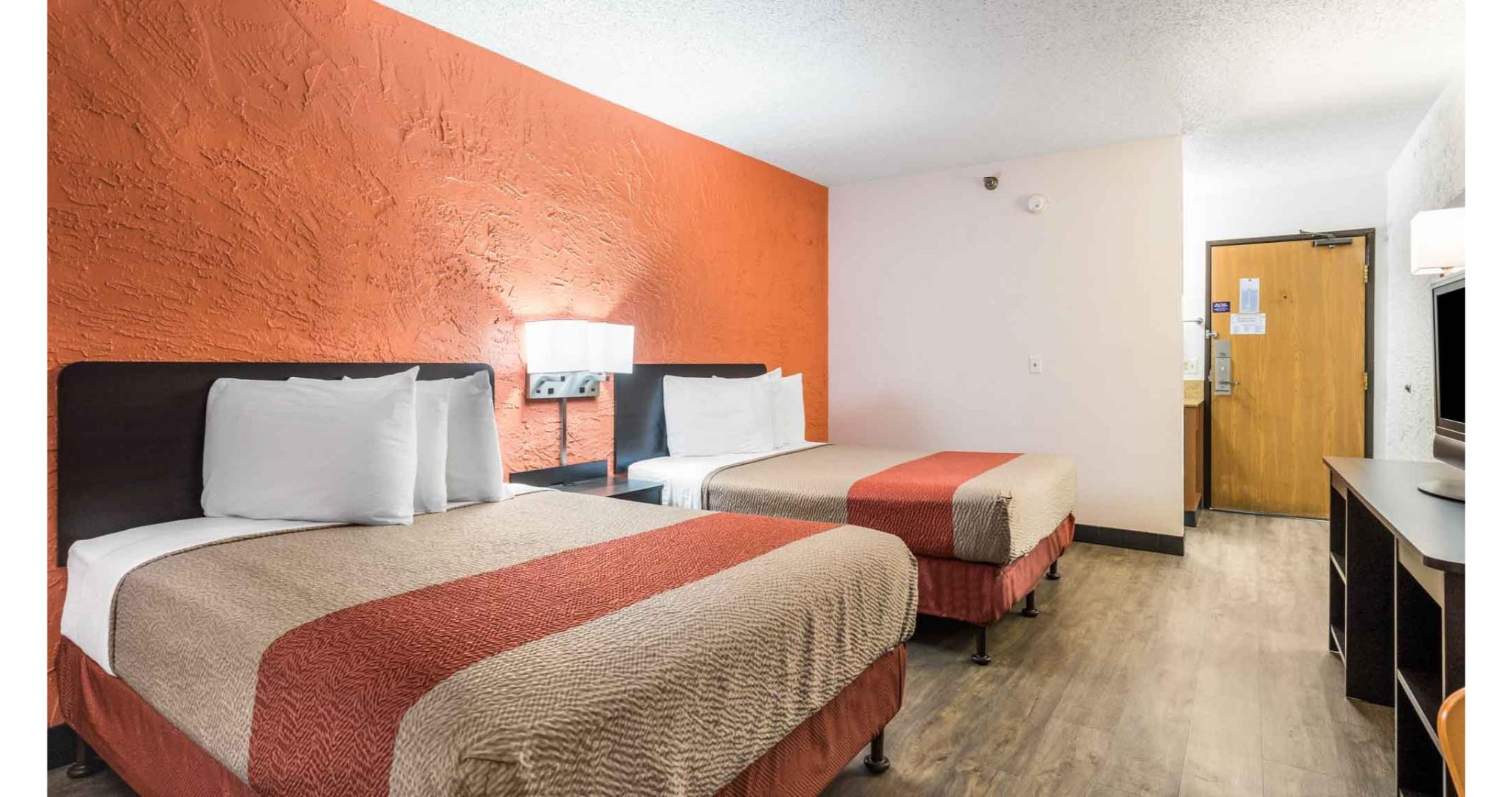 غرفة رباعية بسريرين مزدوجين، Motel6 Elk Grove Village, IL 2/4