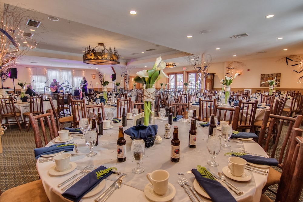 WoodStock Inn 33/43