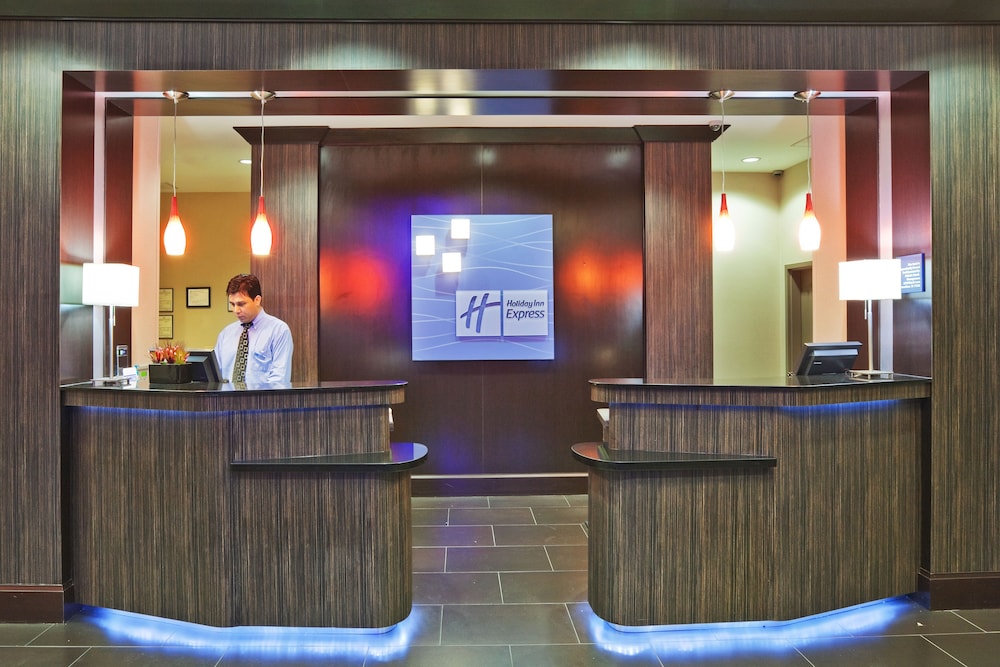 Holiday Inn Express Amp Suites North Dallas At Preston 8/48