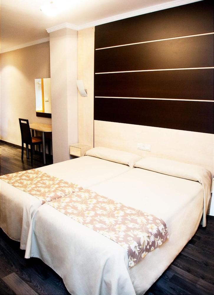 Universal Hotel 13/52