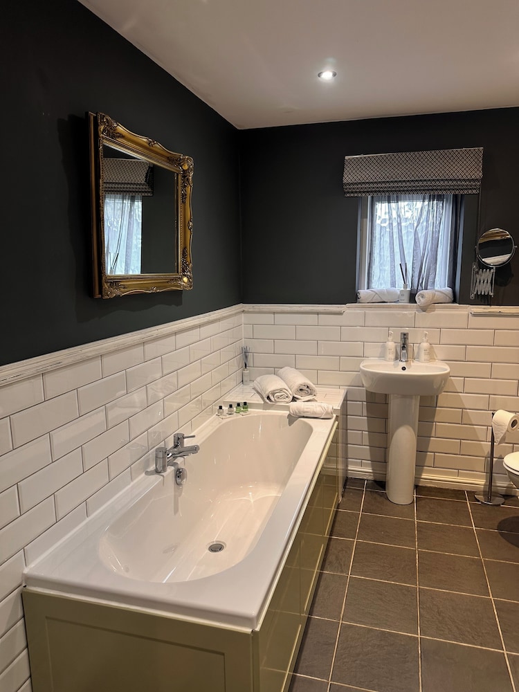 The Vicarage 41/46