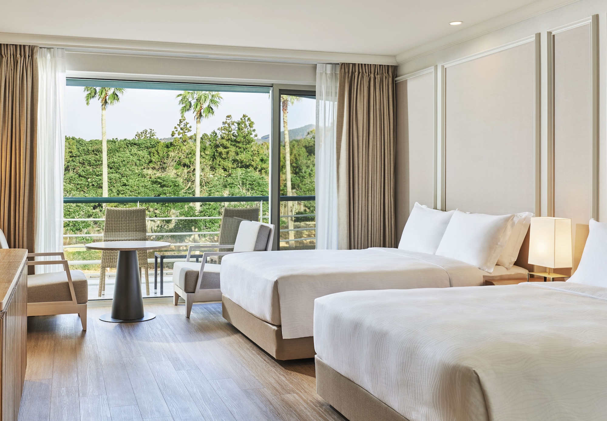 DELUXE, TWIN BEDS, WITH VIEW