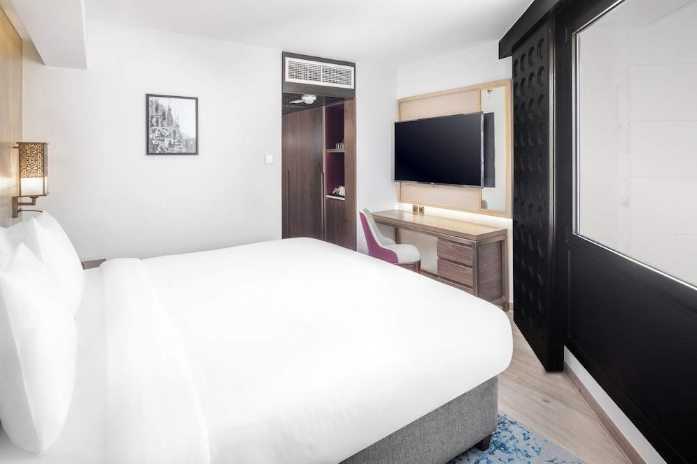 SUPERIOR, KING BED