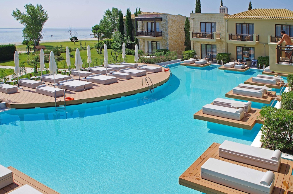 Mediterranean Village Hotel & Spa 82/88
