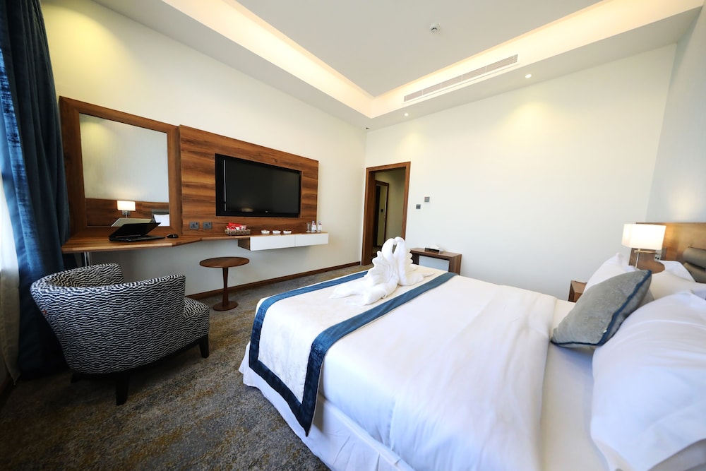 EVA Hotel 12/38