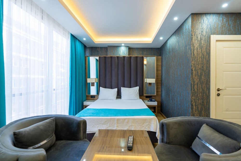 Black Palace Hotel 18/43