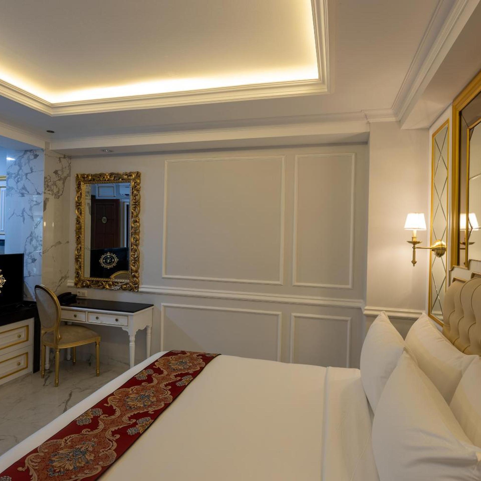 S and F Residence 17/36
