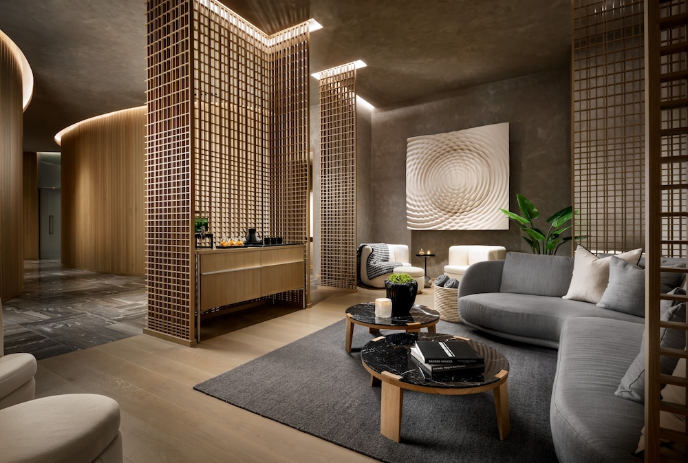 Fairmont Century Plaza Gold Experience 40/73