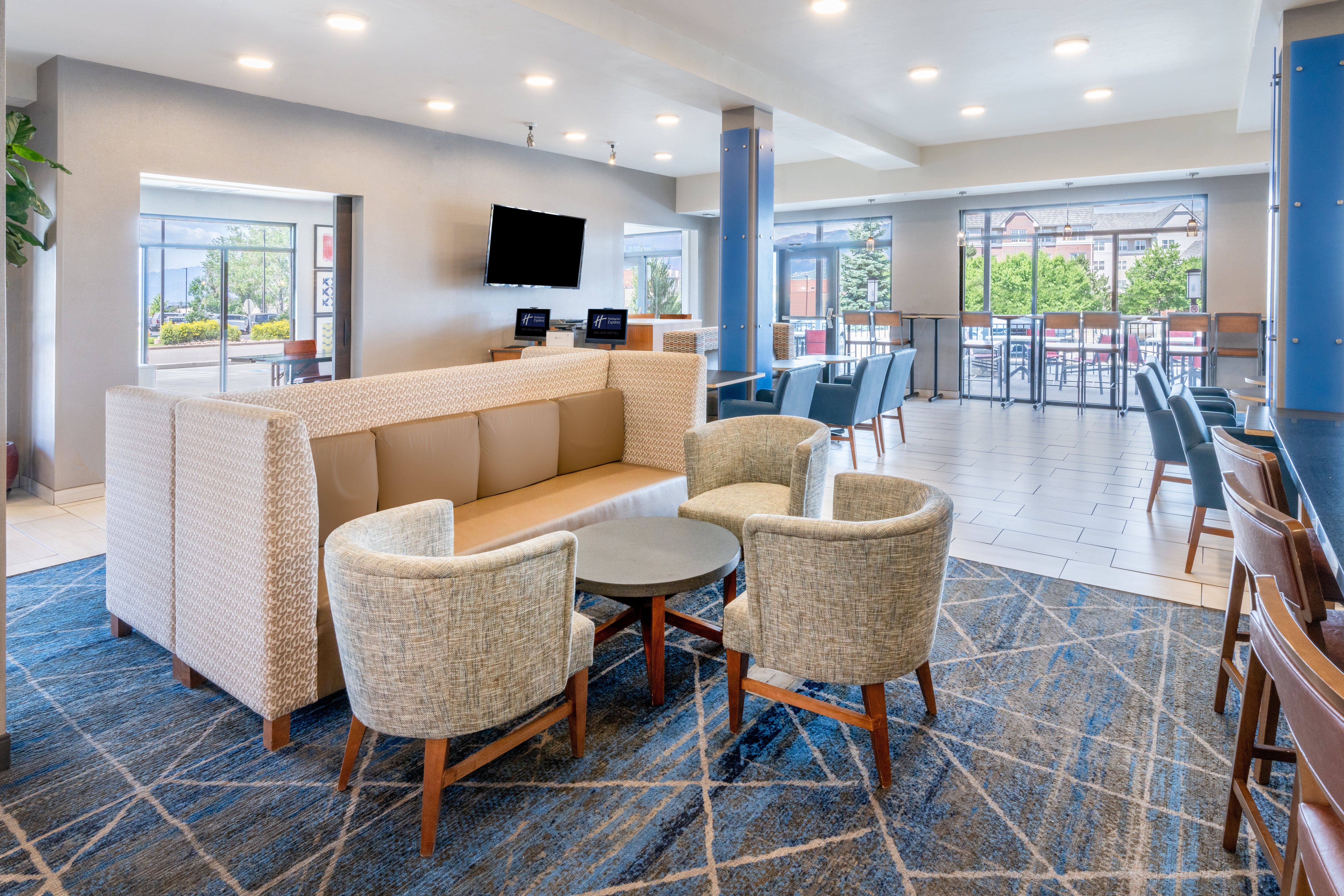 Holiday Inn Express Suites Colorado Springs Afa Northgate 40/56