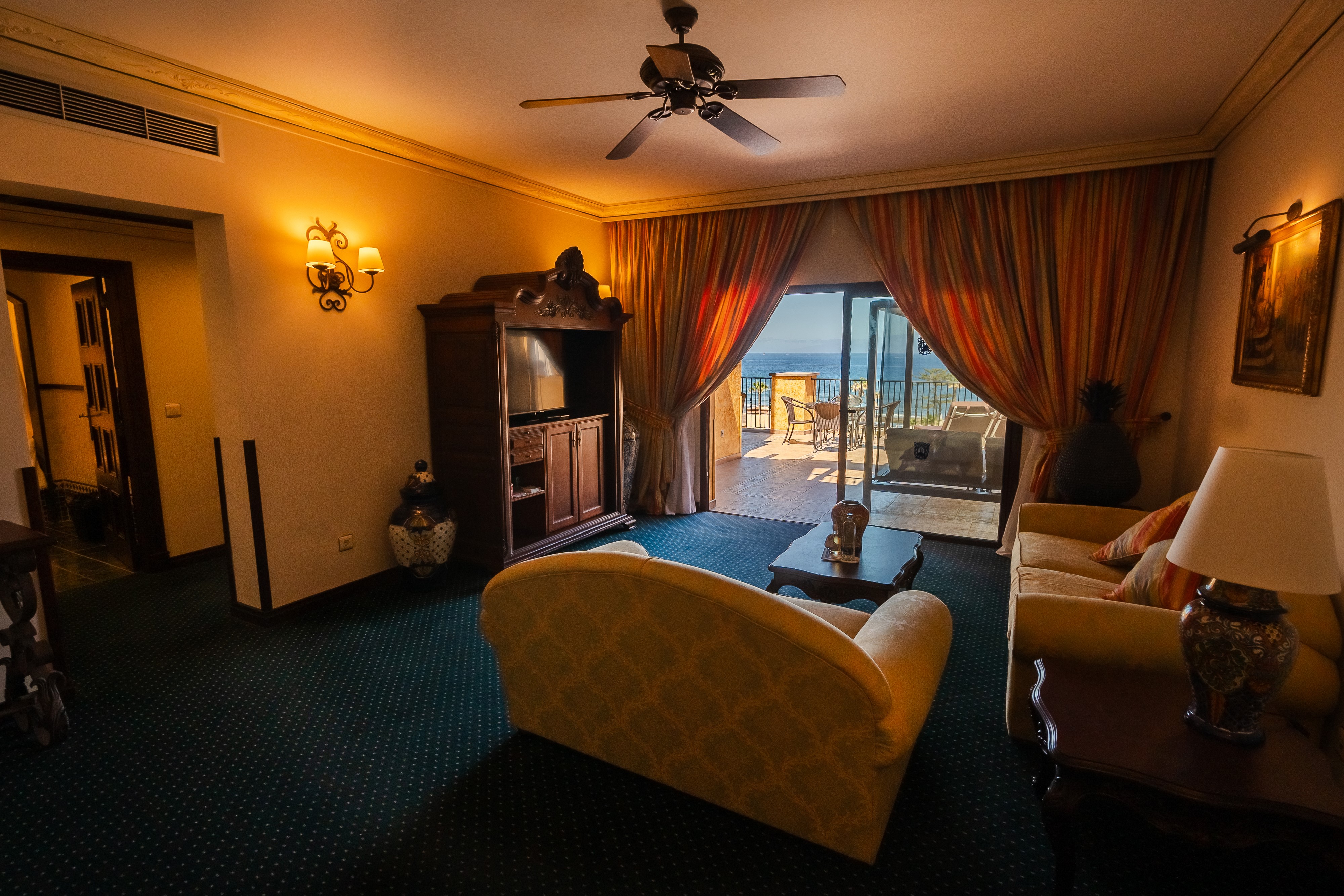جناح، Europe Villa Cortes 10/10