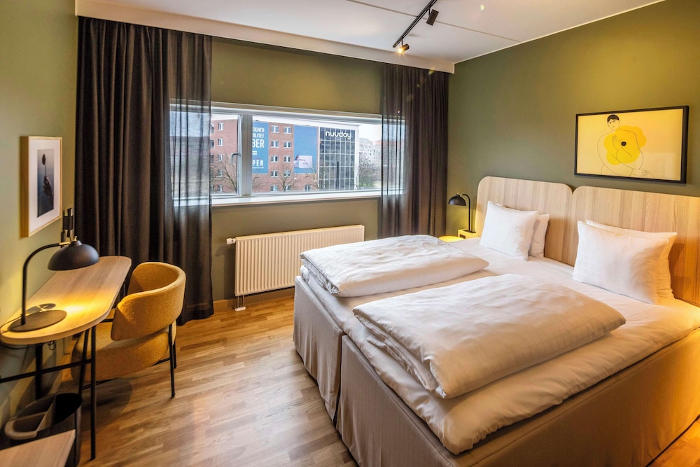 SUPERIOR, KING BED