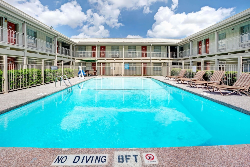 Travelodge by Wyndham North Richland Hills/Dallas/Ft Worth 1/23