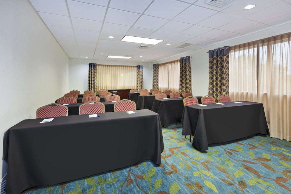 Candlewood Suites Grand Rapids Airport, an IHG Hotel 44/53