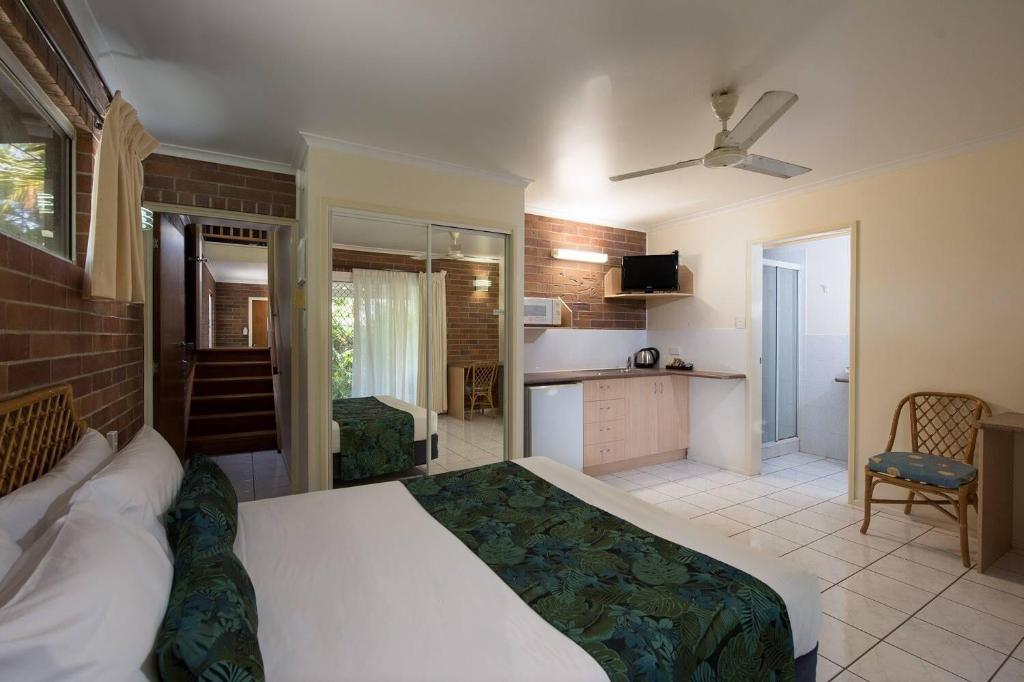 ROOM, TWIN BEDS, 2 QUEEN BEDS