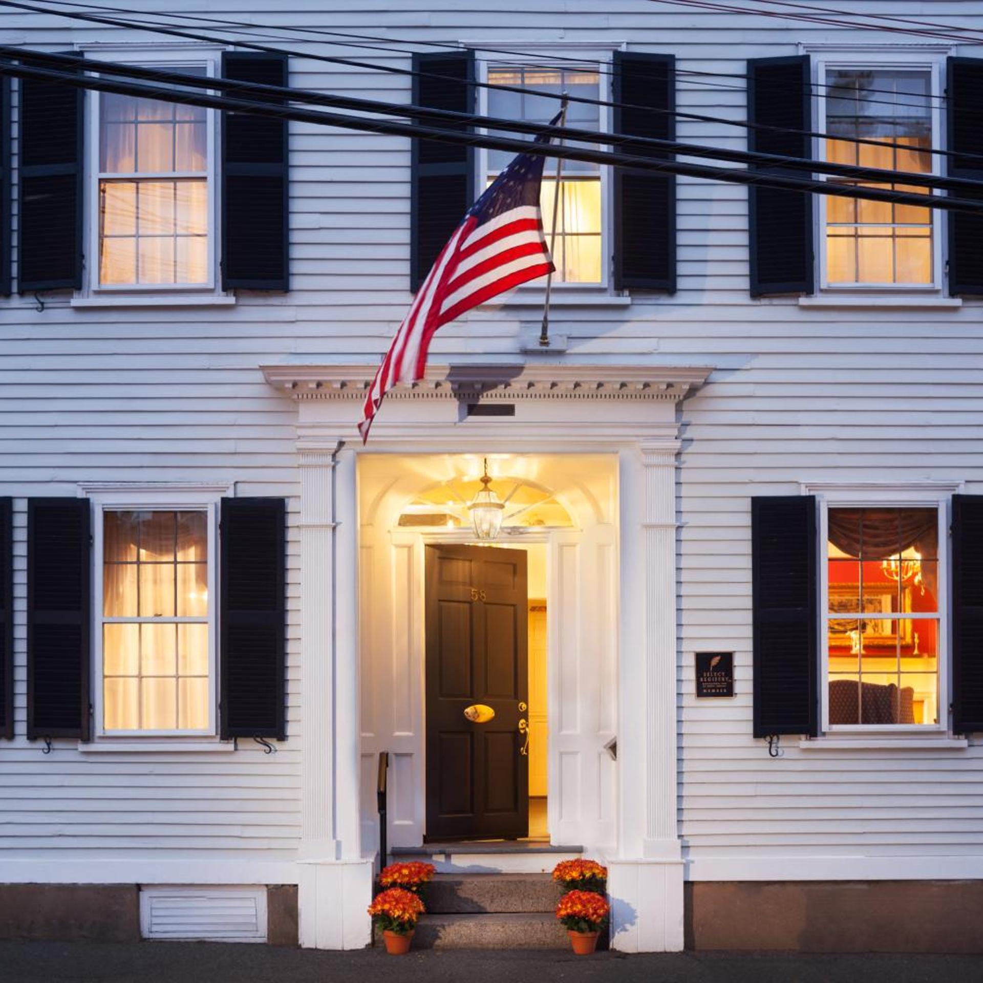 Harbor Light Inn 2/39