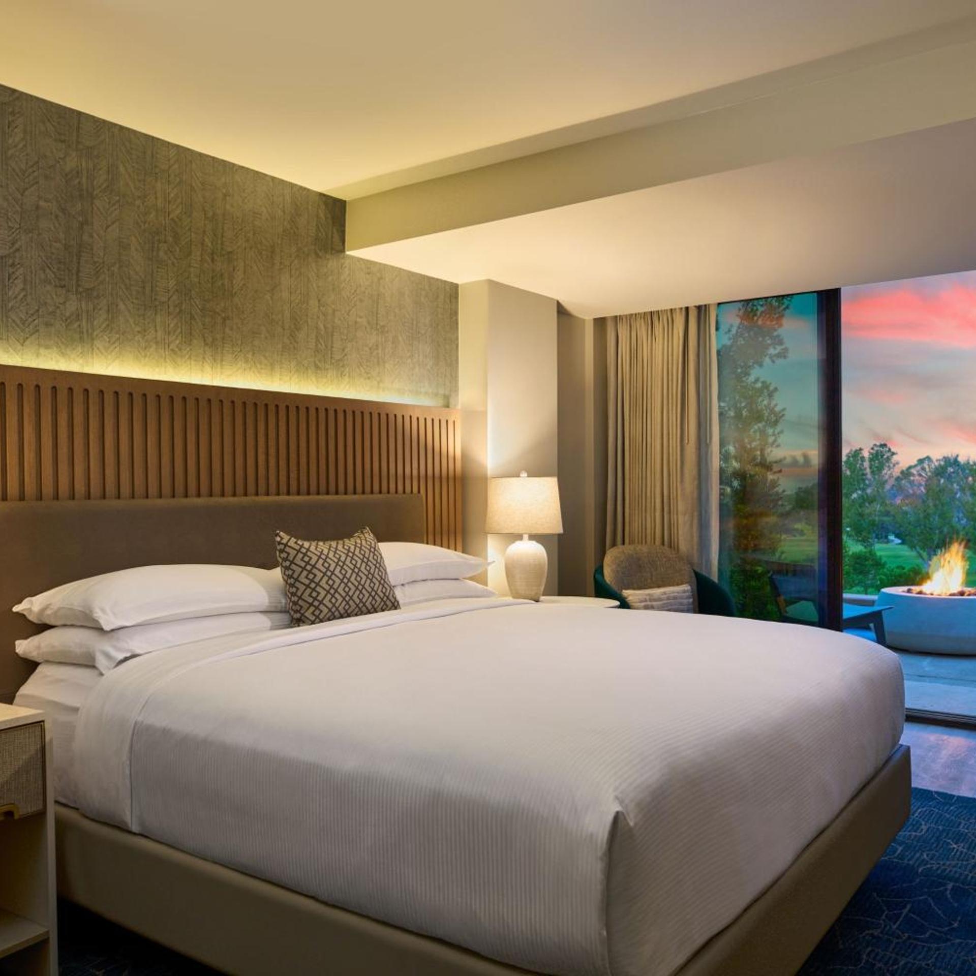 Guest Room, King Bed, Golf Course View, Ground Floor