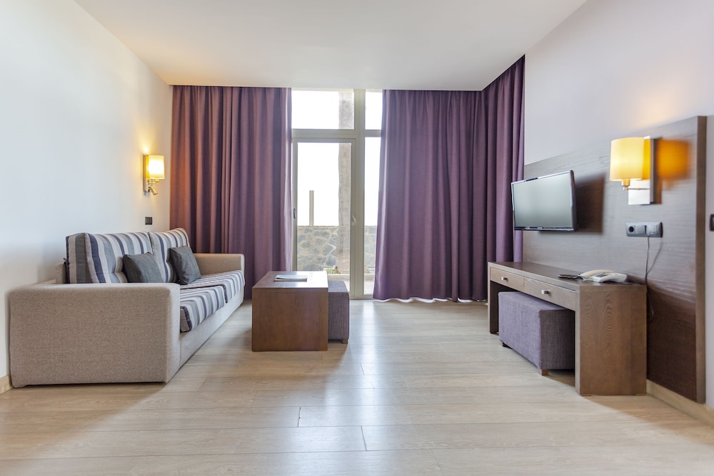 Marins Beach Club Adults Only 17/50