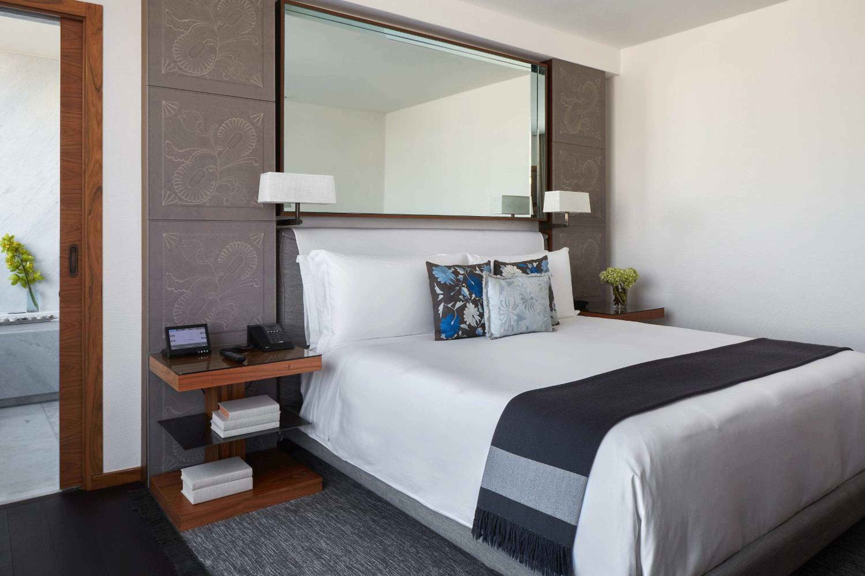1 Bedroom, Master, Suite, King Bed, Balcony
