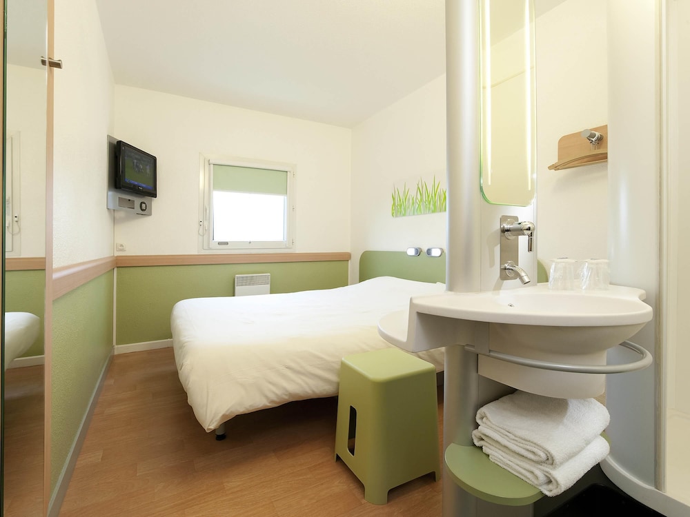 ROOM, DOUBLE BED