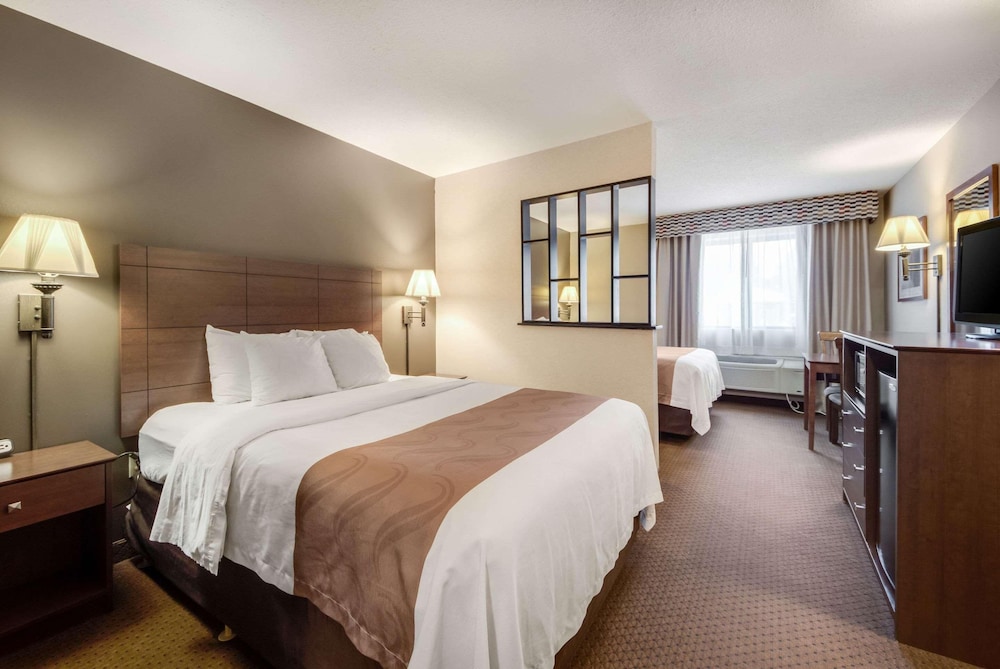Quality Inn & Suites Newberry, MI 27/49