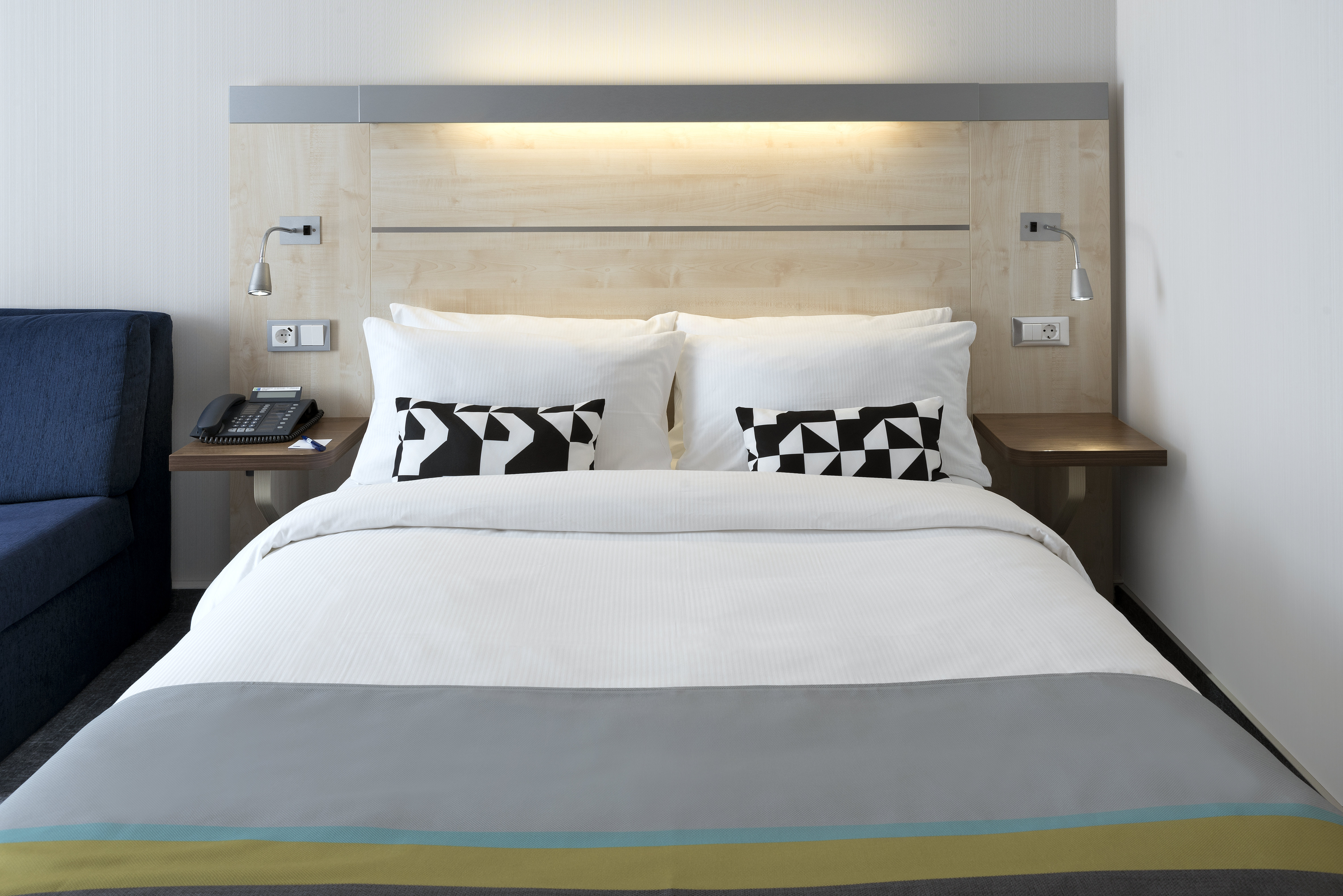 HOLIDAY INN EXPRESS SINGEN 30/72