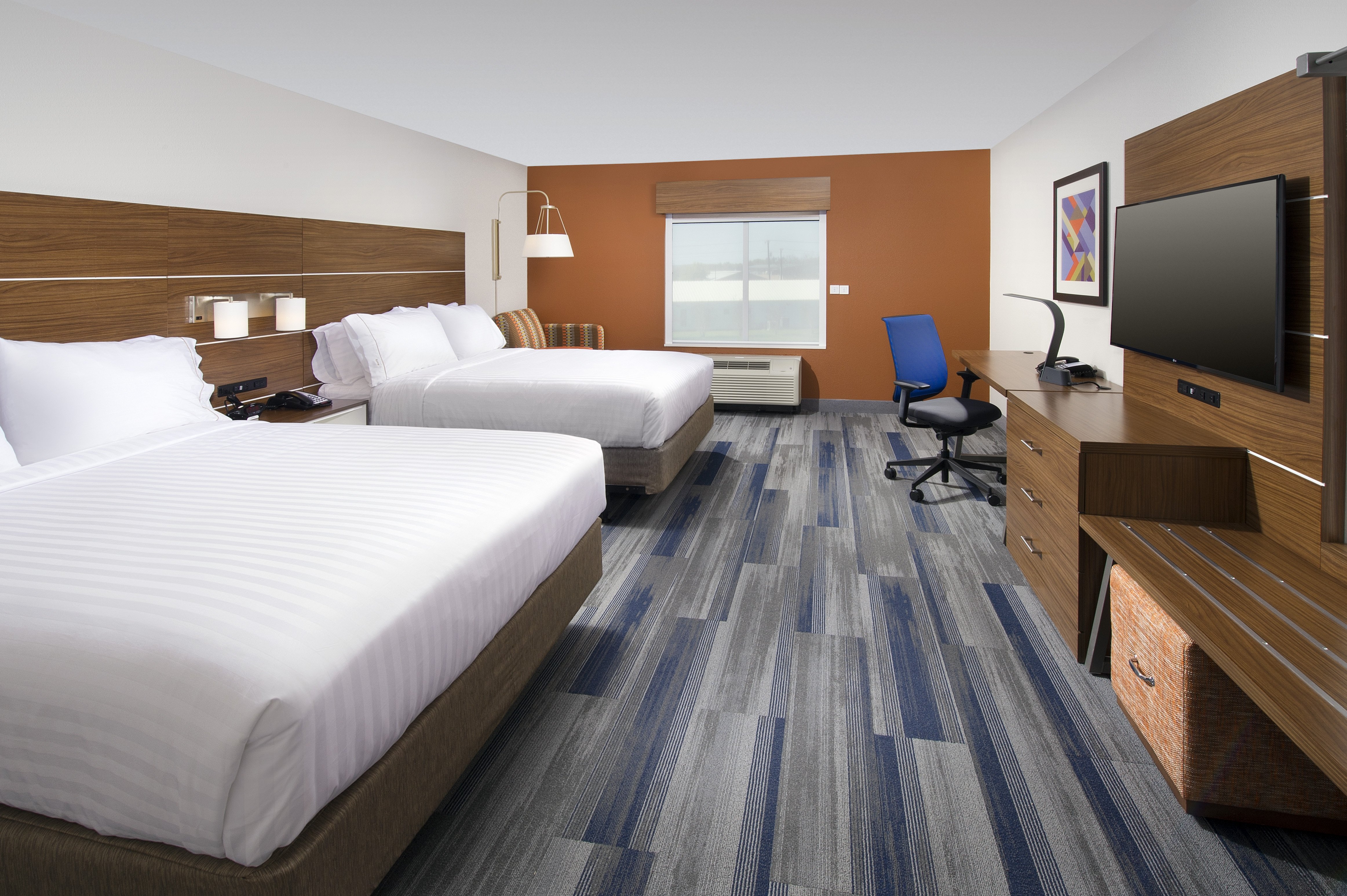 Holiday Inn Express & Suites New Braunfels 25/64